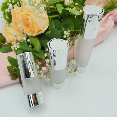 Fabrikpreis-glänzende silberne Farbe 15ml, 30ml, 50ml Skincare, das luftlose Luxusflasche 2022 verpackt