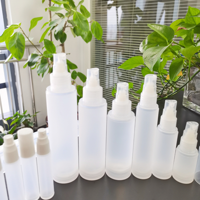 Mattiertes kosmetisches Plastikflaschen-Set 5 ml 10 ml 15 ml 50 ml 100 ml für Hautpflegeverpackungen