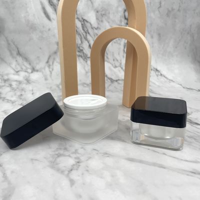 Quadrat-Plastikkosmetik rüttelt kleine Behälter, die schwarze Kappe 15g 30g Farbe besonders anfertigte