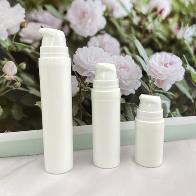 luftloser Pumpflasche-Verschluss 10ml 15ml auf weißem Plastiksiebdruck