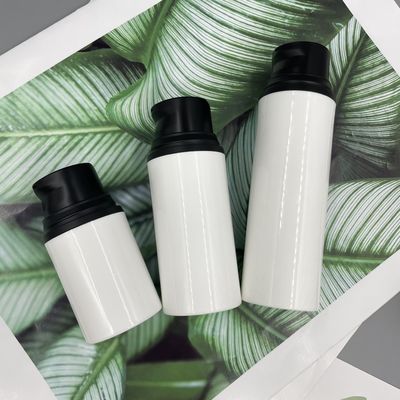 Hautpflege-reißen leere schwarze Lotions-Pumpflasche 15ml 30ml 50ml pp. an